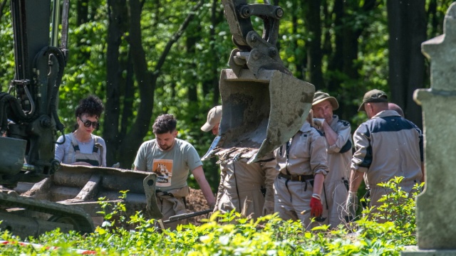 Rzecznik resortu kultury o ekshumacjach w Puźnikach: Prace ruszyły, idą zgodnie z planem