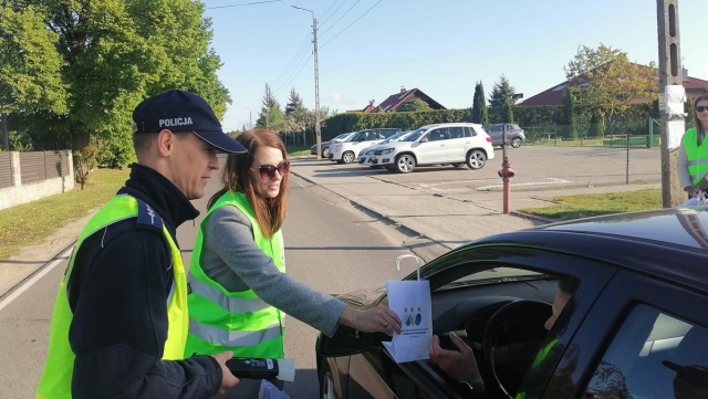 Sprawdzali, czy kierowcy są trzeźwi. Bezpieczny poranek w podbydgoskim Borównie