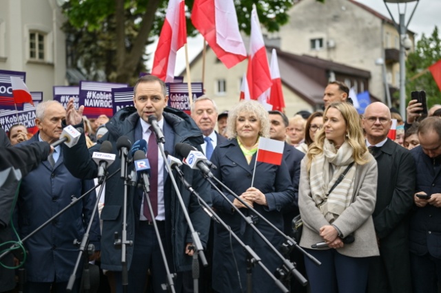 Oświadczenie majątkowe Karola Nawrockiego opublikowane. Przemysław Czarnek o zapisach umowy