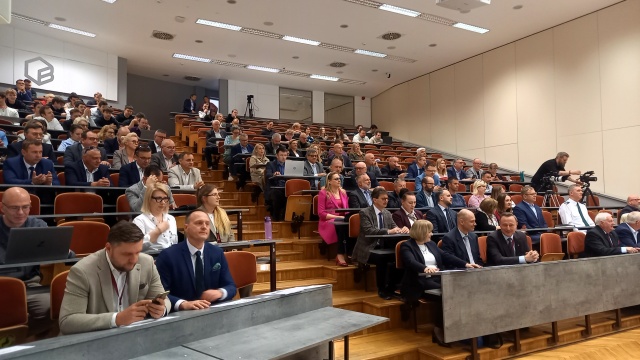 Wypadki chodzą po ludziach, zwłaszcza na budowie. Drobne zaniedbanie grozi śmiercią [konferencja]