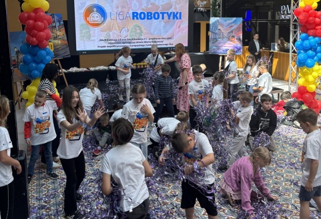 Roboty, farma wiatrowa, zjeżdżalnia. Bydgoski finał Turnieju Ligi Robotów dla uczniów