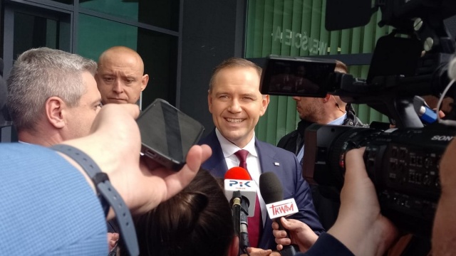 Karol Nawrocki w Kruszynku spotkał się z rolnikami, w Toruniu podpisał Ósemkę Mentzena
