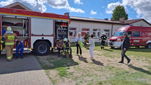 W Lnianie paliła się szkoła  ewakuowano uczniów. Scenariusz ćwiczeń lokalnych służb [zdjęcia, wideo]