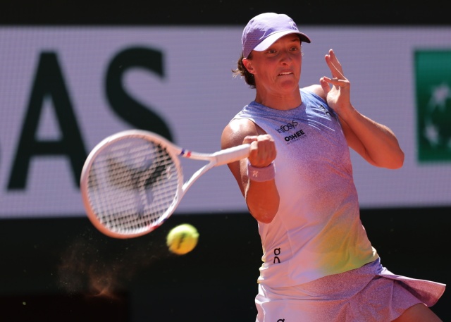 Roland Garros: Świątek w czwartej rundzie W drugim secie rywalka postawiła warunki