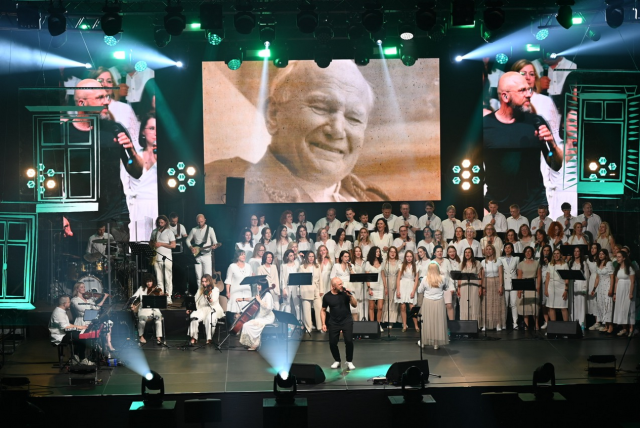 Szukałem Was w hołdzie św. Janowi Pawłowi II. Koncert w bydgoskiej Sisu Arenie