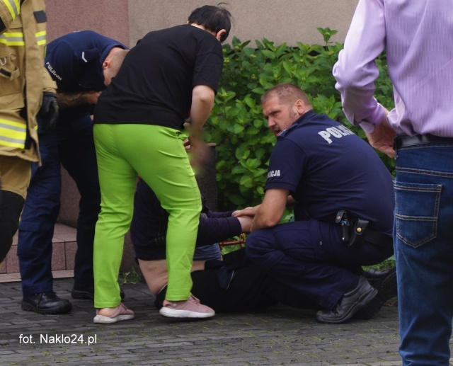 Pożar w Ślesinie. Policjanci uratowali niepełnosprawnego mężczyznę