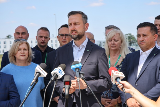 Śmigłowce AH-64D Apache dotrą we wtorek do Inowrocławia. Odbierze je wicepremier