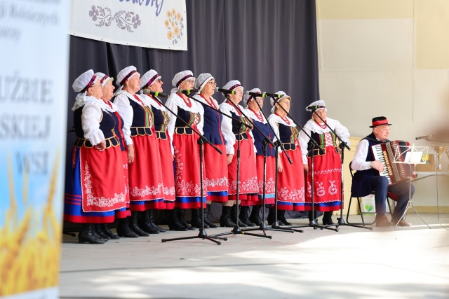 Folklor wypełnił inowrocławski Park Solankowy po brzegi XIV Kujawski Festiwal Pieśni Ludowej