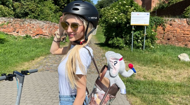 Hulajnoga elektryczna i kask do wygrania w PR PiK Zgadnij, gdzie bezpiecznie dojechała Iza