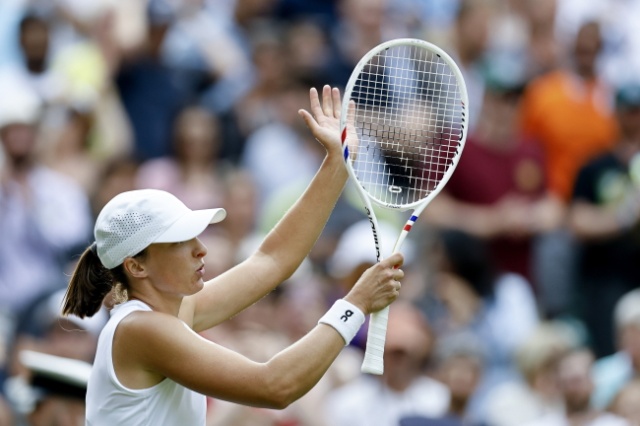 Wimbledon: Awans Świątek do trzeciej rundy. Deblowa wygrana Linette, porażka Piter