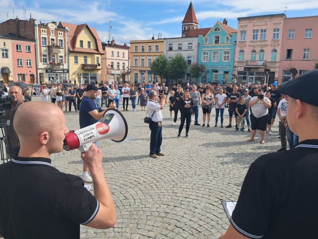 Pikieta w Nowem ku czci zmarłego i przeciwko imigrantom [zdjęcia i wideo]