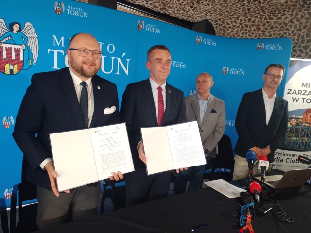 Krakowscy eksperci mają poprawić bezpieczeństwo na drogach w Toruniu. Podpisano porozumienie