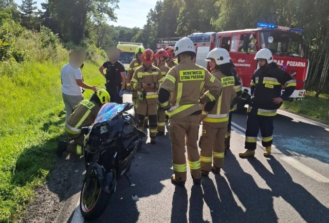 Nie zachował bezpiecznej odległości. Zderzenie motocykla z osobówką w Wielkiej Łące