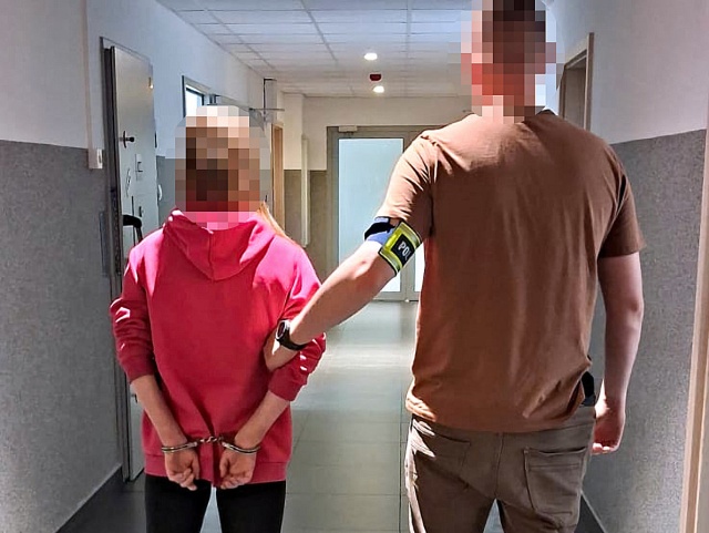 Policyjny pościg i zdziwienie. Nietrzeźwy kierowca zamienił się miejscem z pijaną pasażerką