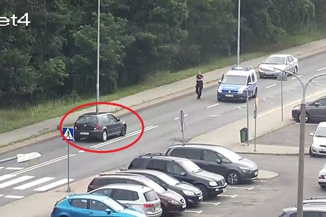 Grudziądz. Pijany 35-latek ukradł samochód i potrącił policjantkę [wideo]