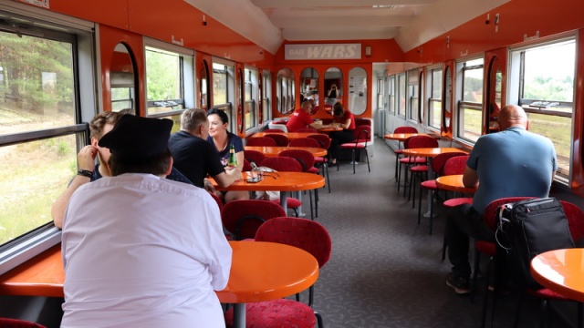 Bez klimatyzacji, ale z klimatem Retro pociągi już kursują przez nasz region [wideo, zdjęcia]