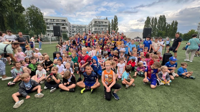 Rekordowe Wakacje z Chemikiem przechodzą do historii Setki dzieci na boiskach w Bydgoszczy