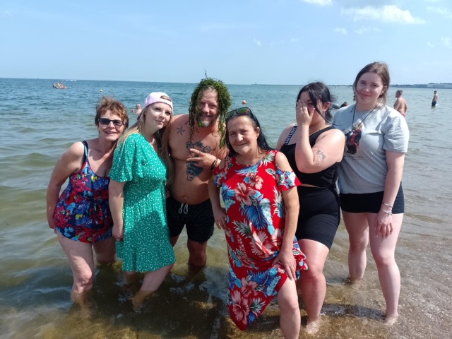 Podopieczni toruńskiej Sercowni pojechali nad morze. Dwadzieścia lat na to czekałam