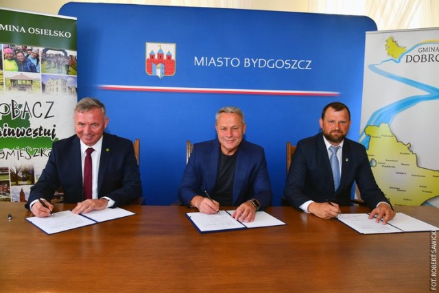 Dłuższe trasy podmiejskich autobusów Nowa umowa między Bydgoszczą i gminami
