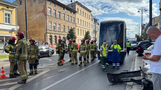 Wymienili szynę, ograniczyli prędkość, kierowcy dostaną odszkodowanie. Po wykolejeniu tramwaju
