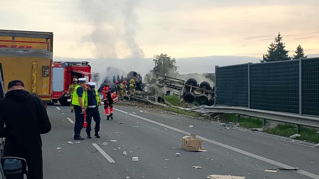 Pożar ciężarówki na drodze S5 w Lisim Ogonie koło Bydgoszczy. Utrudnienia [aktualizacja]