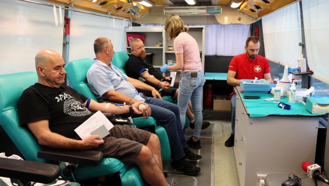 Ratuje życie i jest ciągle potrzebna. Zbiórka krwi przy Straży Miejskiej w Bydgoszczy [zdjęcia, wideo]