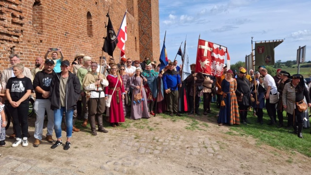 Huk armat, strzały z łuku i nie tylko. W Radzyniu Chełmińskim trwa Turniej Rycerski [zdjęcia, wideo]