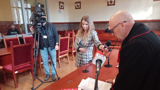 Zaatakował swojego znajomego maczetą i nożem. W Toruniu rozpoczął się proces Oskara L.