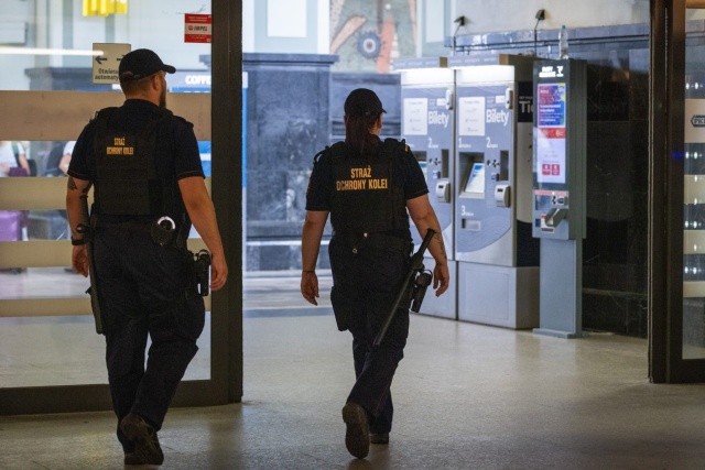 Napad w tunelu dworca Bydgoszcz-Główna. Złodziej wyrwał podróżnemu komórkę