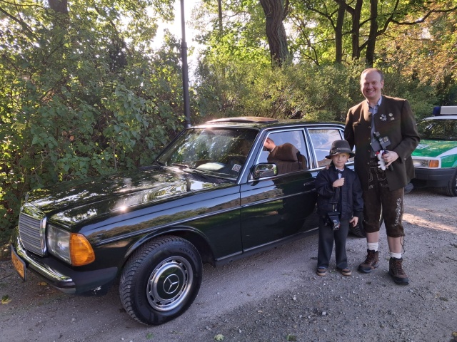 Gentleman�s Ride wyruszył z Ostromecka. Jadą zabytkowymi autami po męskie zdrowie [wideo  zdjęcia]