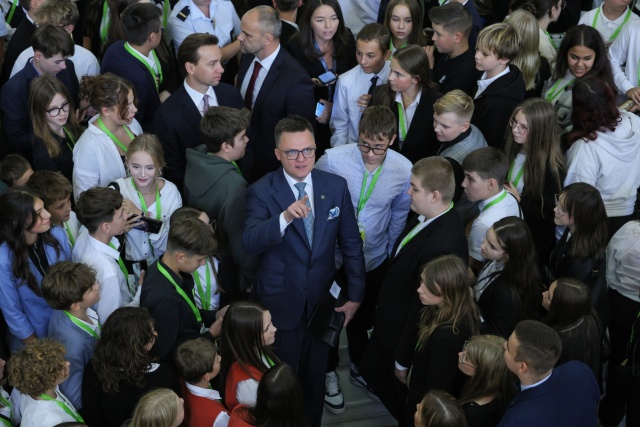 Marszałek Szymon Hołownia ubiega się o funkcję Wysokiego Komisarza ONZ ds. Uchodźców