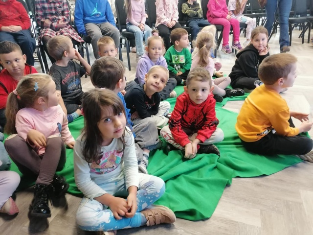 Jedzenie, spanie, bieganie Ważne jest też głośne czytanie. Znani dali przykład [wideo, zdjęcia]