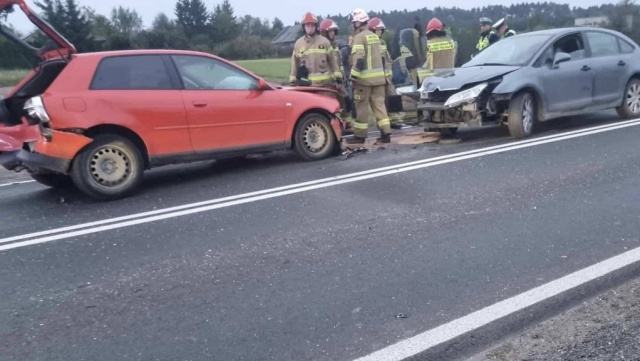 Zderzenie czterech samochodów w Kruszynie na krajowej dziesiątce [zdjęcia]