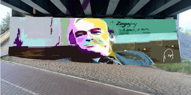 Była zaniedbana ściana, jest atrakcja. Spod wiaduktu spogląda Stanisław Tym. Bydgoszcz ma nowy mural