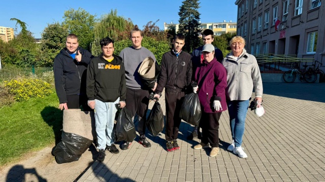 Rękawiczki na dłonie, worki w rękach Akcja Sprzątamy dla Polski w regionie [zdjęcia, wideo]