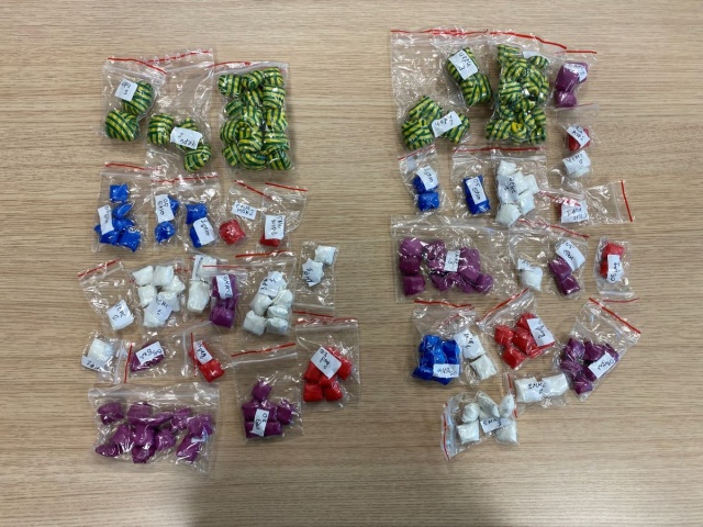 Narkotyki w paczkach kurierskich. Miały trafić do paczkomatów w Bydgoszczy [wideo]