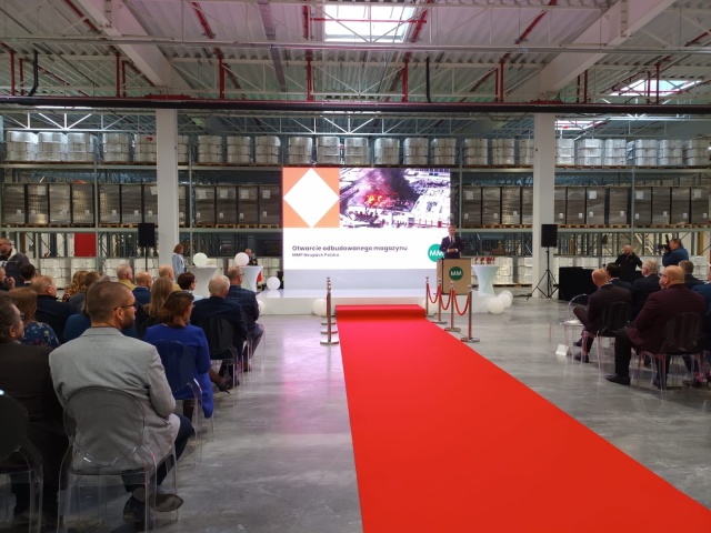 Dziewięć miesięcy po pożarze bydgoska firma Neupack otwiera odbudowaną halę [wideo]