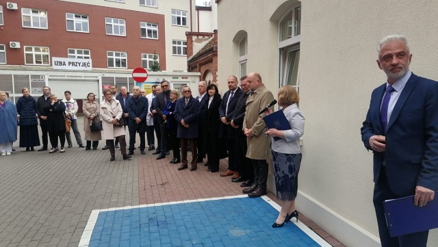 Administracja oddzielona od lekarzy i pacjentów. Szpital zakaźny ma nowy budynek