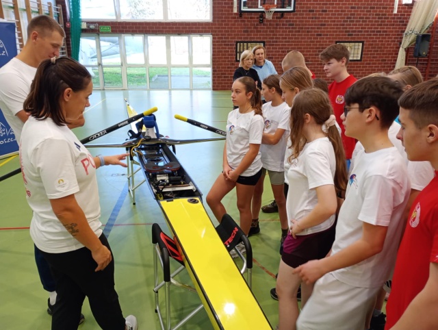 Za nami pierwsza Wielka Wioślarska lekcja WF-u. Medaliści olimpijscy uczyli dzieci swojej dziedziny