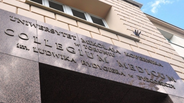 Zawodu uczą się w Bydgoszczy. Zagraniczni studenci Collegium Medicum UMK świętują
