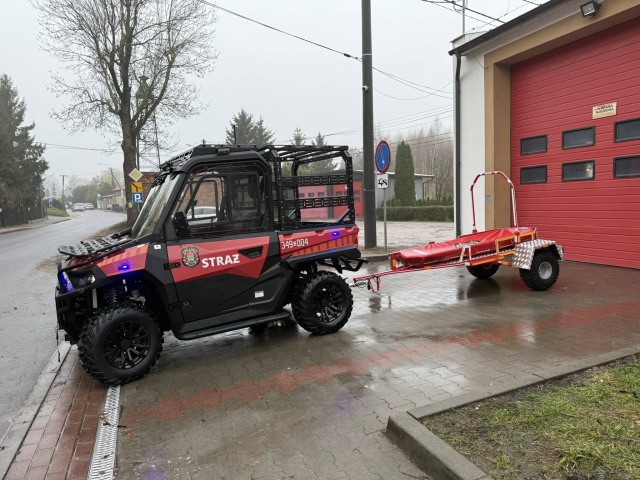 Ten wóz sprawdzi się w najtrudniejszym terenie OSP Łążyn dostała prezent marzeń [zdjęcia]