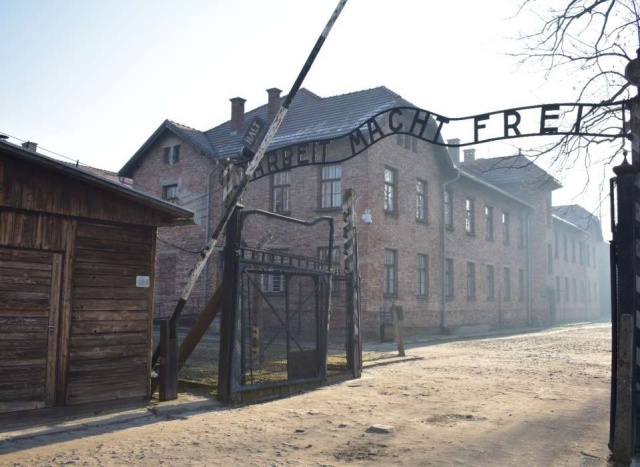 MKiDN w sprawie licytacji obozowych pamiątek w Niemczech: Wystąpimy o zwrot obiektów