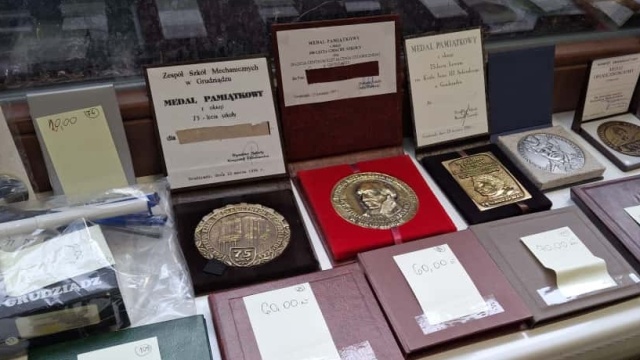 Unikalne pamiątki i stare fotografie miasta. Kiermasz historyczny w Grudziądzu [zdjęcia]