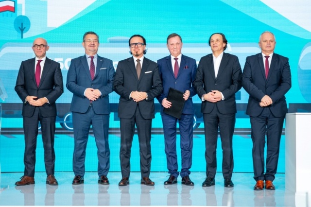 ORLEN podpisał umowę na 40 polskich lokomotyw. Połowę dostarczy bydgoska PESA