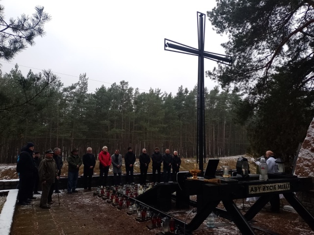 Tam skończyła się podróż...Poświęcenie krzyża w miejscu katastrofy kolejowej w Otłoczynie [zdjęcia, wideo]