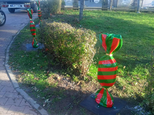 Cukierki przetrwały tylko dobę Ozdoby świąteczne zdewastowane w Świeciu [zdjęcia]