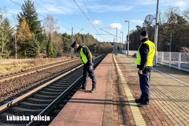 Dwie atrapy bomb znaleziono na torach w województwie lubuskim. Pirotechnicy byli na miejscu