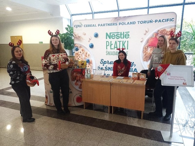 Jedną nogą studiują, a drugą pracują Firmy prezentują swoje oferty na UMK w Toruniu