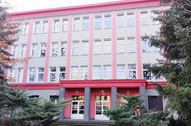 Policja o zaczepianiu i pobiciu dzieci w Toruniu. Świadkowie przepytani, monitoring sprawdzony