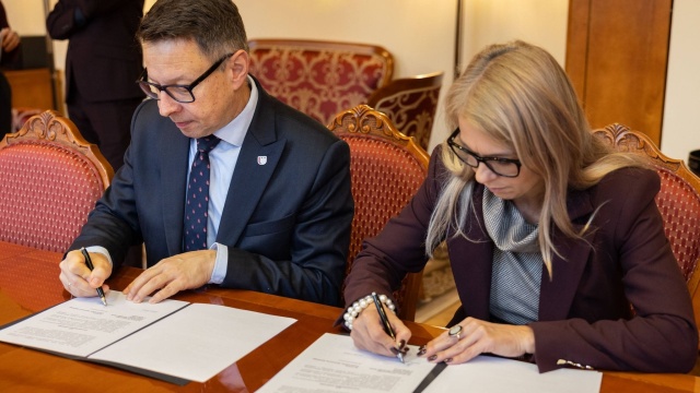 Nowe programy studiów i wspólne projekty naukowe. Wody Polskie będą współpracować z UKW